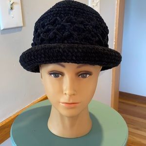 Vintage black hat knitted and stretchy rolled edge